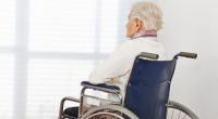 Eine 83-jährige Seniorin wurde in ihrem Pflegeheim missbraucht.