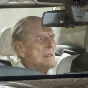 Der britische Prinz Philip, Herzog von Edinburgh, verlässt in einem Auto die private Londoner King Edward VII-Klinik.