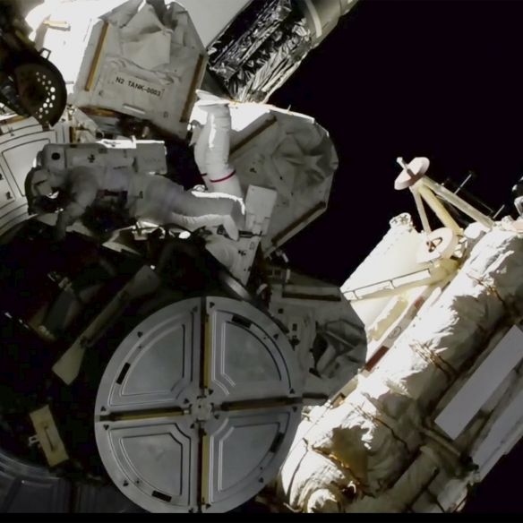 Alien-Wirbel bei der ISS - UFO hinter Astronaut gesichtet