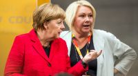 Die CDU-Bundestagsabgeordnete Karin Strenz, hier mit Bundeskanzlerin Angela Merkel, ist im Alter von 53 Jahren gestorben.