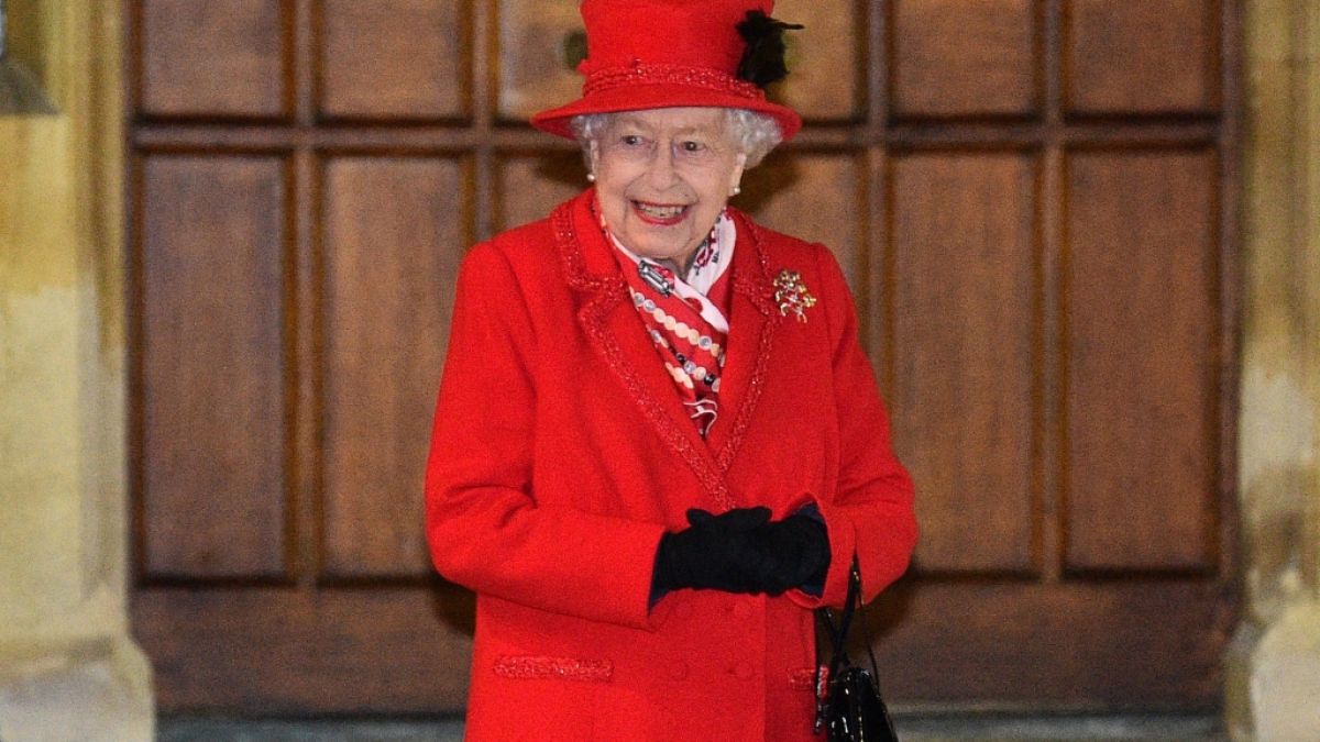 Queen Elizabeth II. steht die Freude über den doppelten Familienzuwachs förmlich ins Gesicht geschrieben. (Foto)