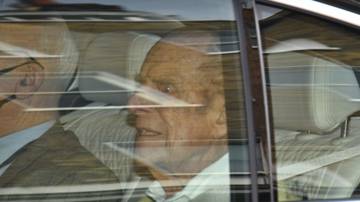 Zwar wurde Prinz Philip wieder aus dem Krankenhaus entlassen, die Sorgen um den Ehemann der Queen bleiben. (Foto)