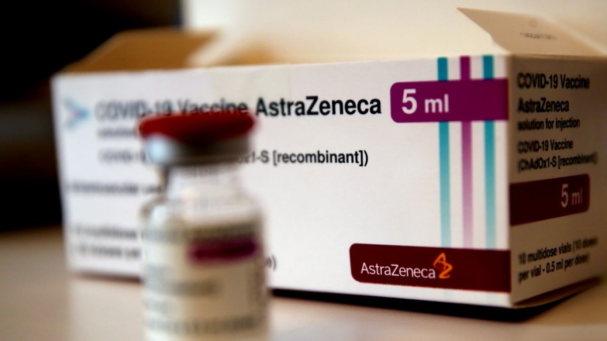 Im Allgäu ist eine Krankenpflegerin nach einer AstraZeneca-Impfung gestorben. (Foto)