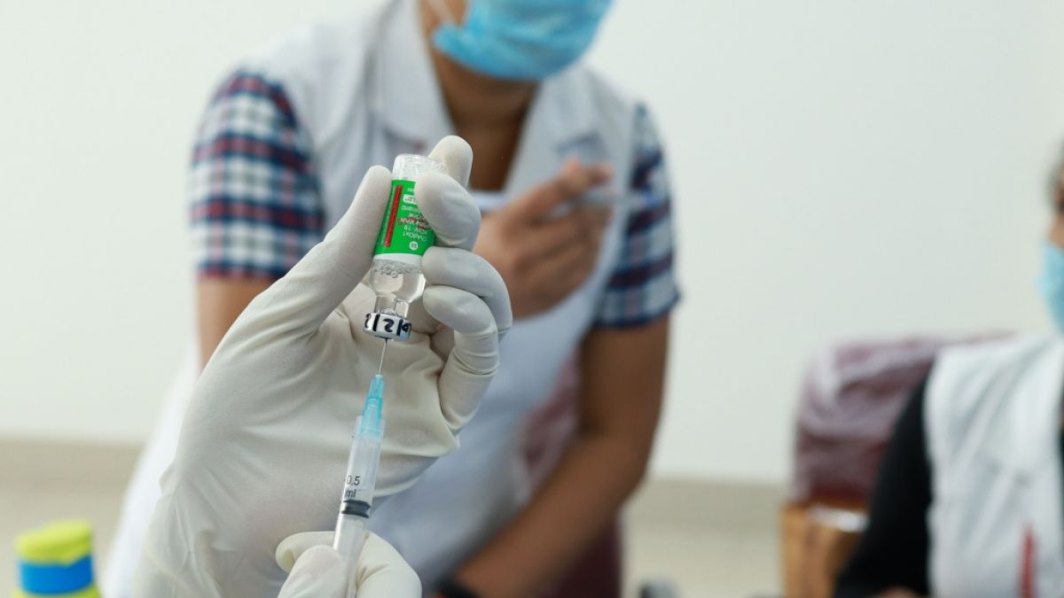 In Indien sorgen mehreres Todesfälle nach Corona-Impfungen für Schlagzeilen. (Foto)