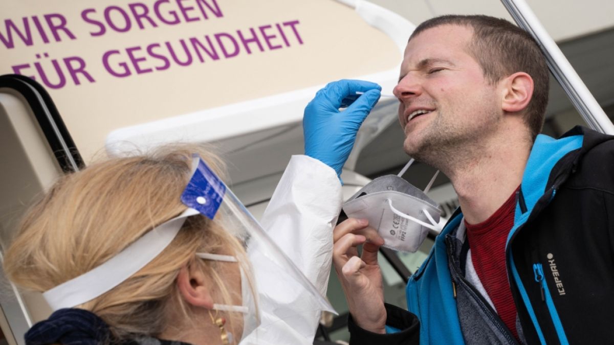 Die aktuelle Pandemie-Situation in Deutschland - am 29. März wurden knapp 9.900 Coronavirus-Neuinfektionen binnen 24 Stunden gemeldet - wird von Experten mit einem "Pulverfass" verglichen. (Foto)