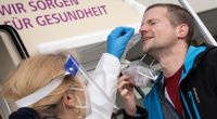 Die aktuelle Pandemie-Situation in Deutschland - am 29. März wurden knapp 9.900 Coronavirus-Neuinfektionen binnen 24 Stunden gemeldet - wird von Experten mit einem 