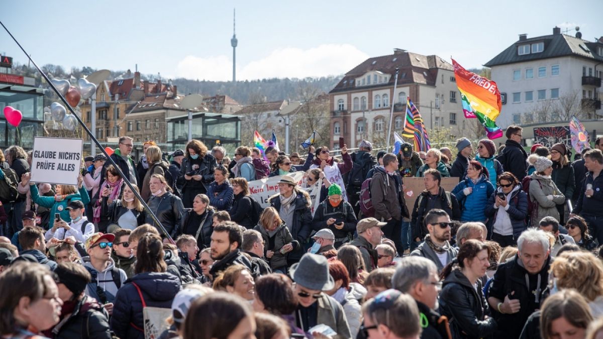 In Stuttgart werden Tausende zu einer Demonstration gegen die Corona-Politik erwartet. (Foto)