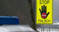 In Spanien ist der Polizei ein Geisterfahrer mit einer verwesten Leiche auf dem Beifahrersitz ins Netz gegangen (Symbolbild).