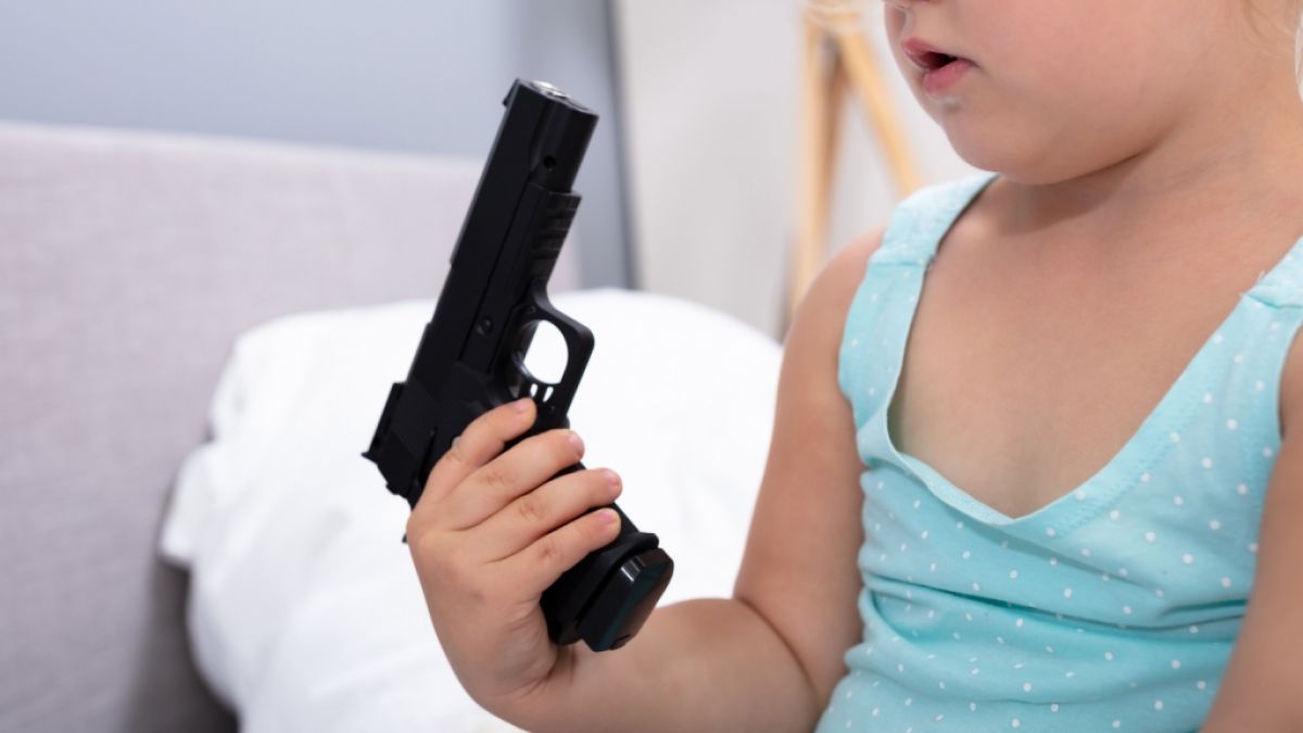 Das leichtfertige Spiel mit einer Waffe bezahlte ein dreijähriges Kind aus dem US-Bundesstaat Louisiana mit dem Leben (Symbolbild). (Foto)