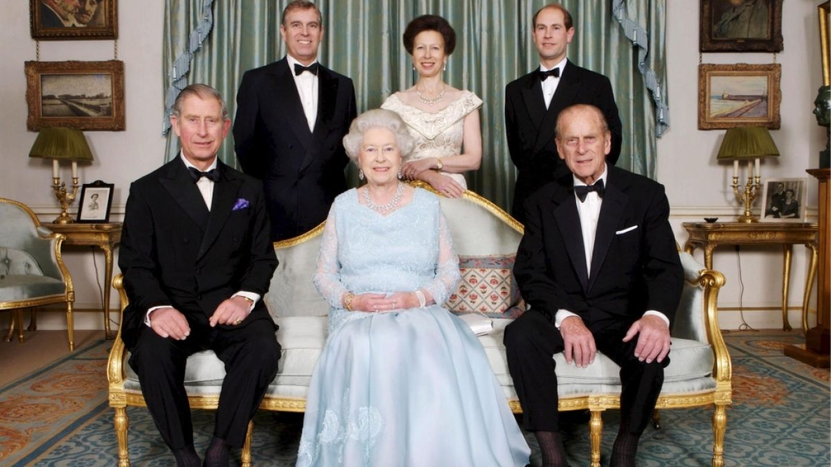 Nach dem Tod von Prinz Philip (vorn rechts) wird dessen Titel Herzog von Edinburgh innerhalb der Familie weitervererbt. (Foto)