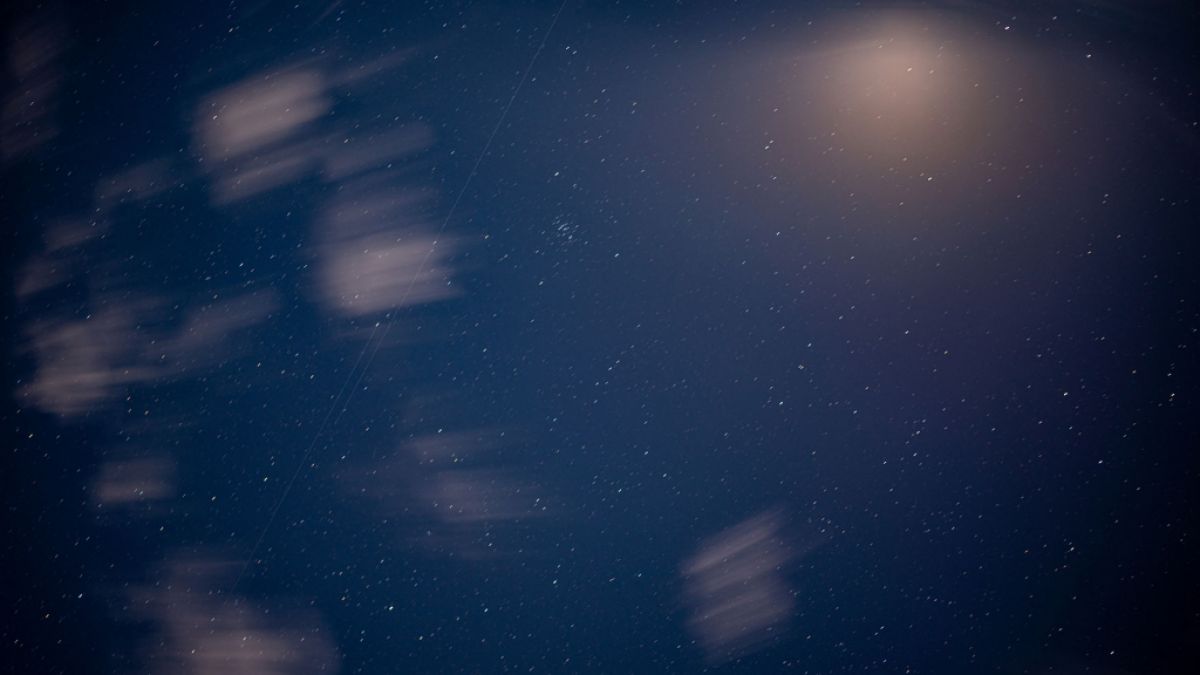 Am Himmel über Australien sorgten Starlink-Satelliten für Aufruhr. (Foto)