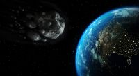 Ein Asteroid rast auf die Erde zu.