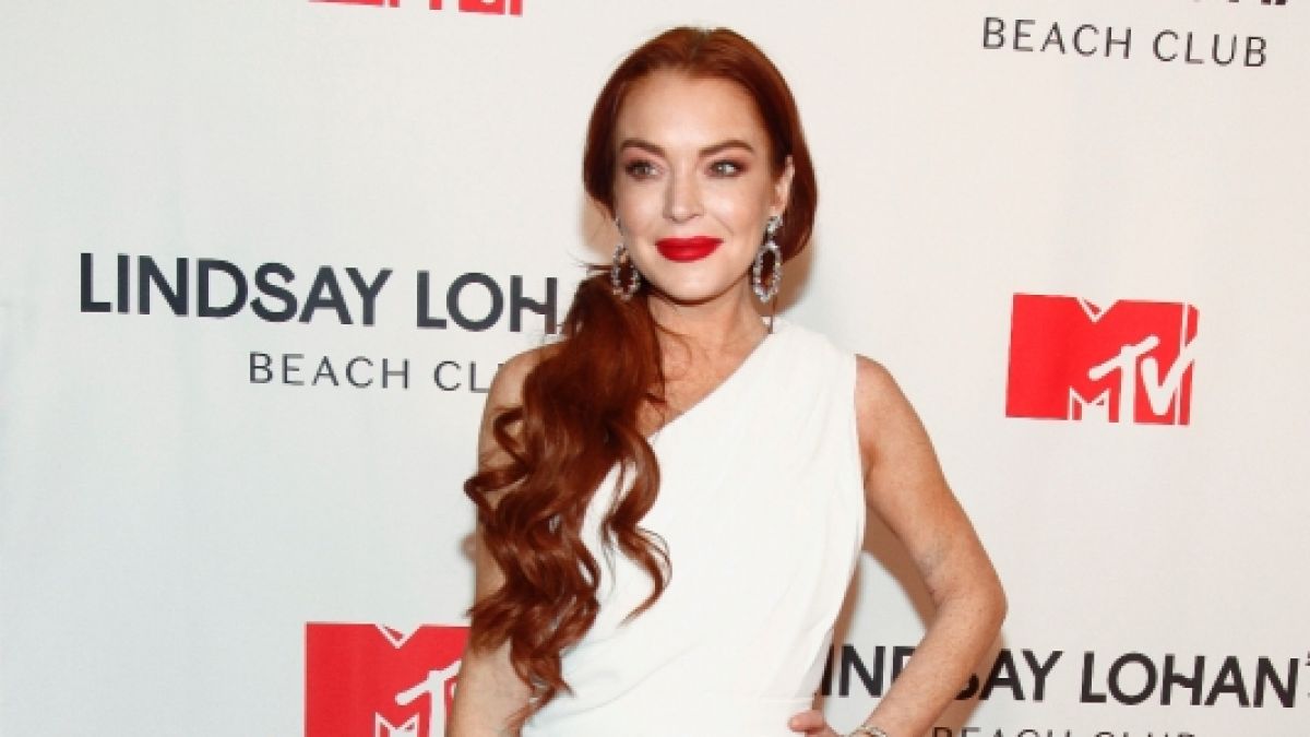 Lindsay Lohan verwöhnte ihre Fans mit einer Fotoreihe, die sie im sexy Badeanzug zeigt. (Foto)