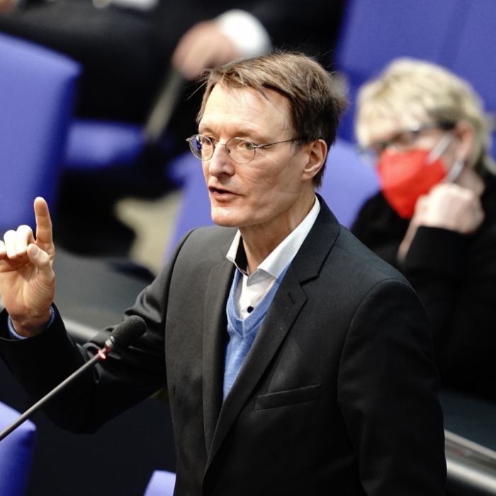 Privatauto von SPD-Politiker beschmiert! Twitter verurteilt feigen Angriff