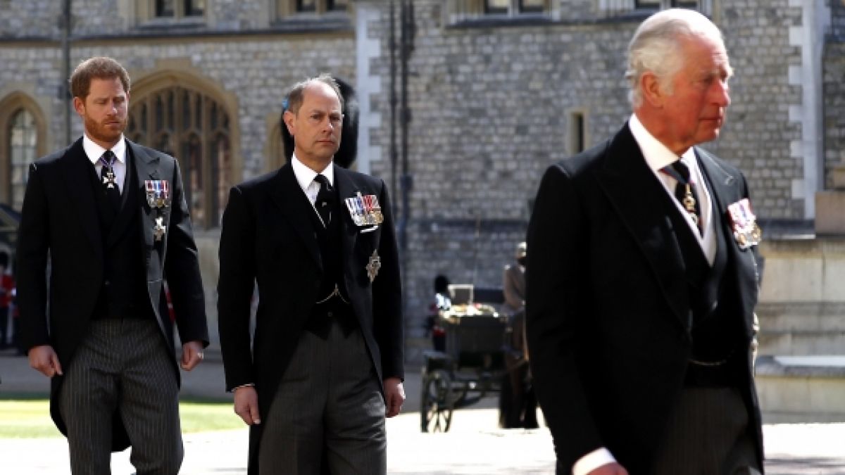 Können sich Prinz Harry (l.) und sein Vater (r.) aussprechen? (Foto)
