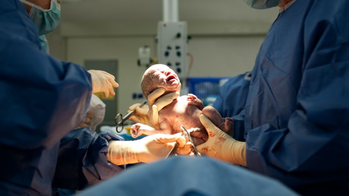 In Großbritannien ist ein Baby sieben Tage nach der Geburt wegen Behandlungsfehlern gestorben. (Foto)