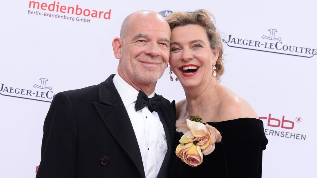 Martin Wuttke mit seiner damaligen Frau Margarita Broich auf dem Weg zur Verleihung des Deutschen Filmpreises 2016. (Foto)