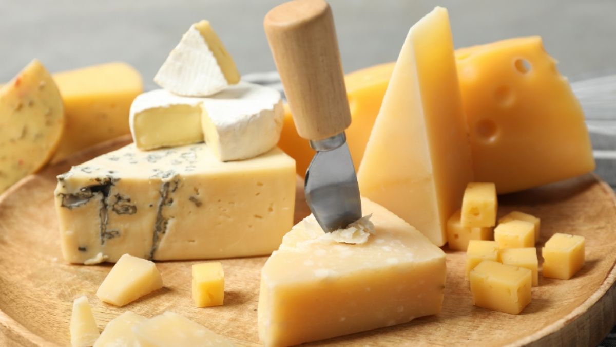 Ein Käse muss aktuell zurückgerufen werden. (Foto)