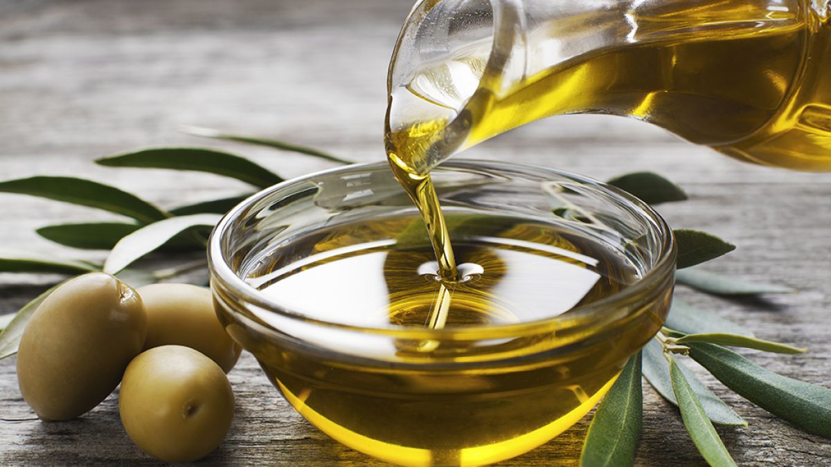 Muss Olivenöl aus zerdellten Blechkanistern umgefüllt werden?
