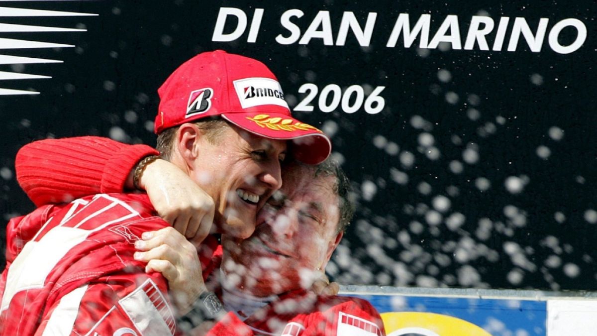 Michael Schumacher nach einem Formel-1-Sieg in Imola. (Foto)