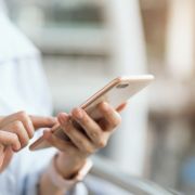 Derzeit sind wieder Millionen Betrugs-SMS im Umlauf. Derzeit sind wieder Millionen Betrugs-SMS im Umlauf. (Foto)