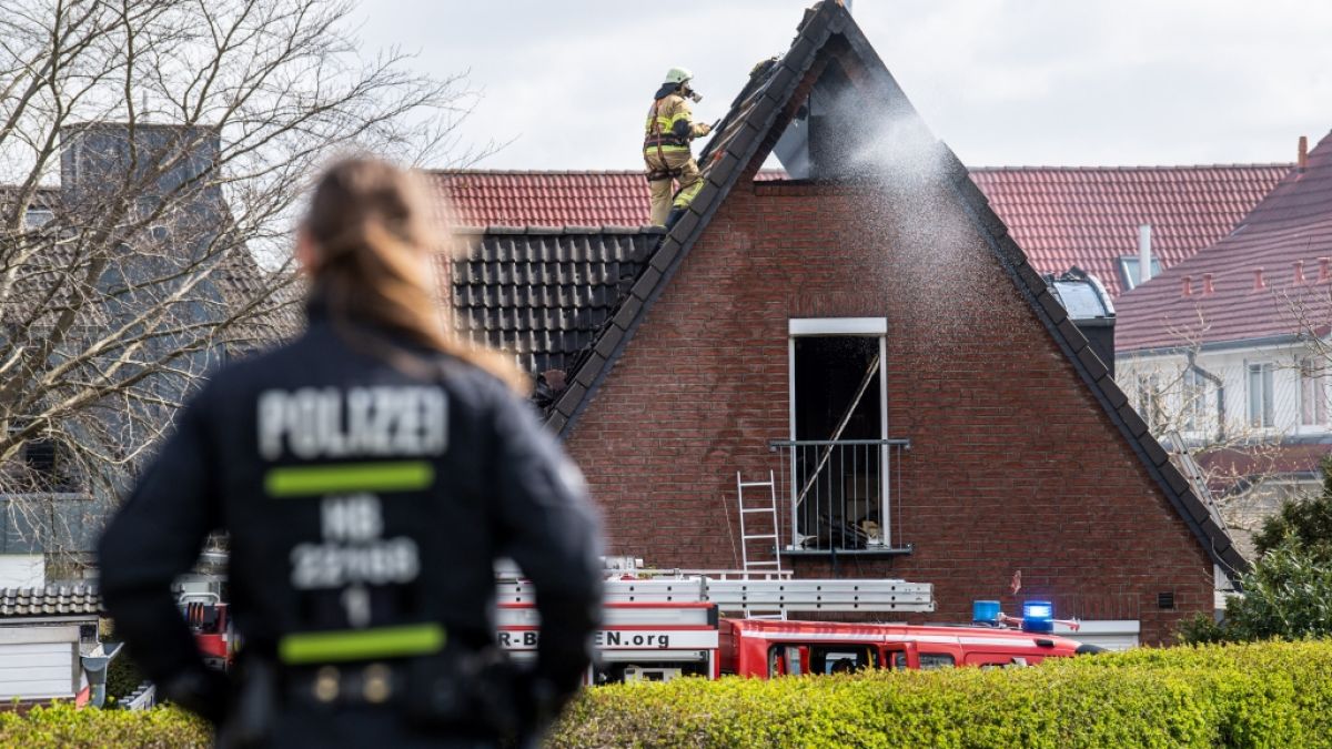Beim Brand eines Einfamilienhauses in Bremen sind nach Feuerwehrangaben vier Menschen getötet worden. (Foto)