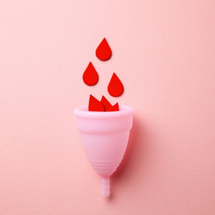 Tampons vs. Menstruationstasse: Was ist besser?