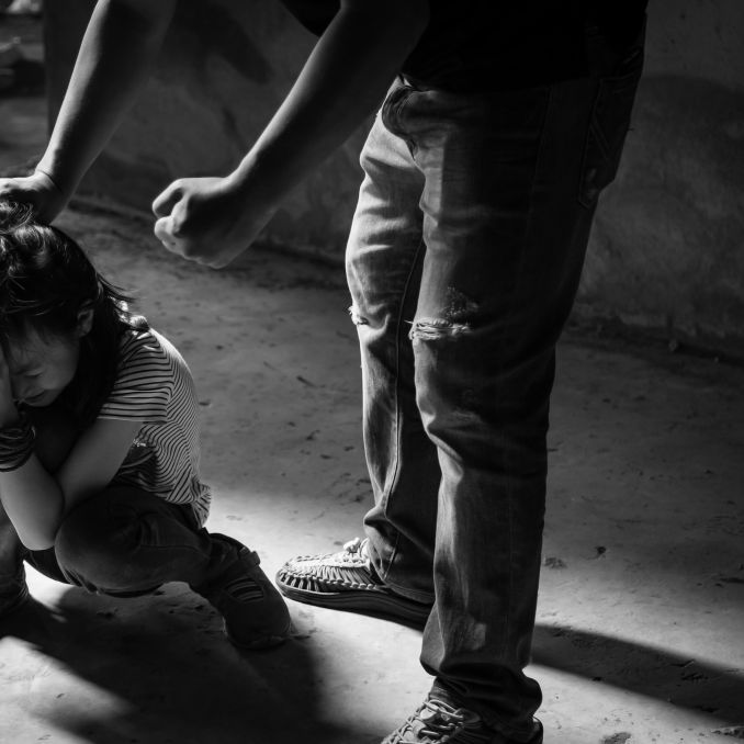 Nachbar lockt Mädchen (9) in Keller und misshandelt es