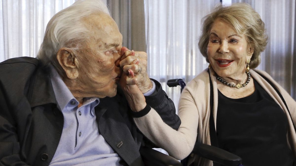 Hollywood-Veteran Kirk Douglas war mit seiner zweiten Ehefrau Anne Buydens 66 Jahre verheiratet. (Foto)