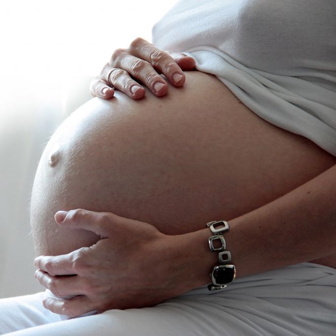 Schwere Covid-Verläufe nehmen zu! Impfungen für Schwangere gefordert