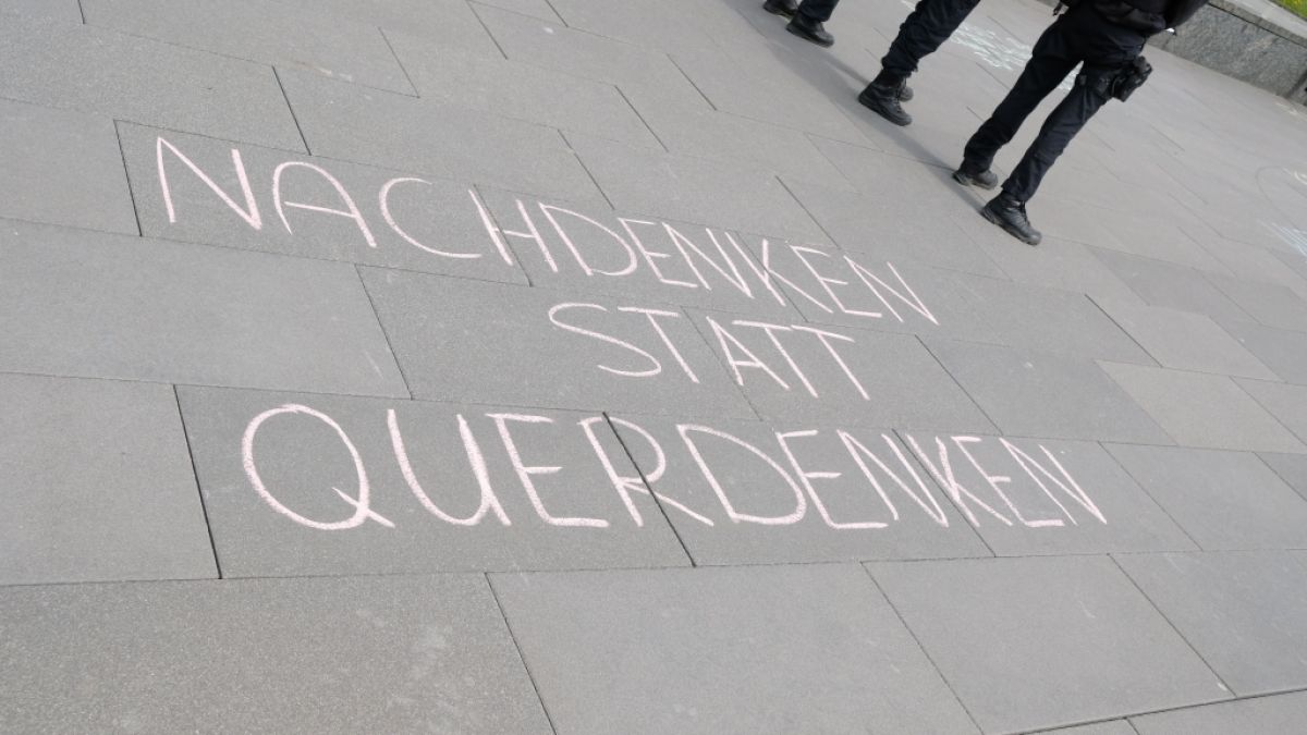 Teile der "Querdenken"-Bewegung sind inzwischen ein Fall für den Verfassungsschutz. (Foto)
