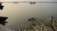 Dieser Tage sammelt sich nicht nur Müll am Ufer des Ganges.