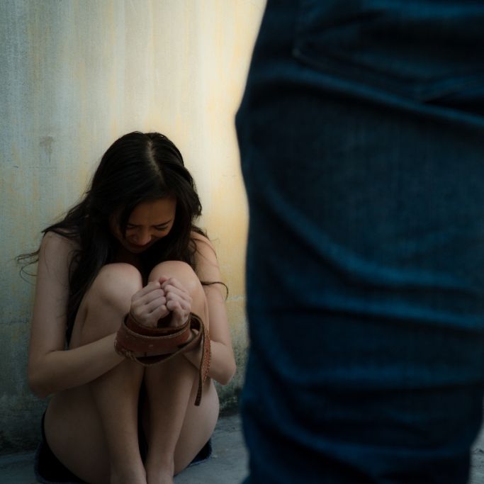 Mädchen (13) sieben Jahre lang von 29 Männern missbraucht