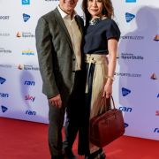 Der ehemalige Fußball-Nationalspieler Pierre Littbarski und seine Frau Hitomi.