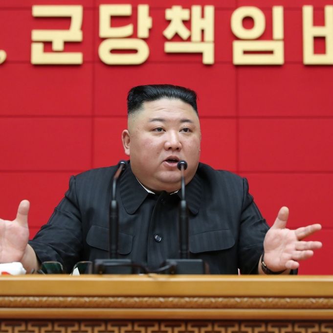 Nordkorea-Diktator verbietet DIESE Hose - aus Angst!