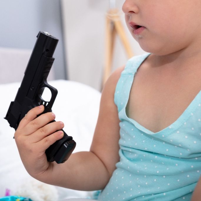 Kleinkind (3) erschießt Schwester (2) mit Schusswaffe