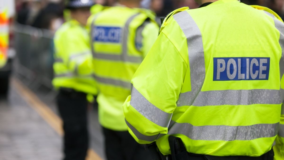 Nach dem Mord an einer 26 Jahre alten Frau und ihrem neunjährigen Sohn konnte die Polizei in Lincolnshire einen Mordverdächtigen festnehmen (Symbolbild). (Foto)