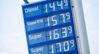 Die Benzinpreise in Deutschland sind auf den höchsten Stand seit zwei Jahren gestiegen.