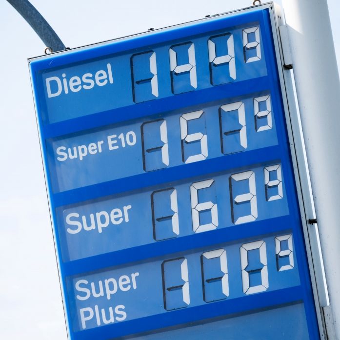 Kostet Benzin bald 2 Euro? Annalena Baerbock gegen Benzinpreisbremse