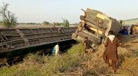 Im Süden Pakistans kollidierten zwei Züge. Zahlreiche Menschen starben