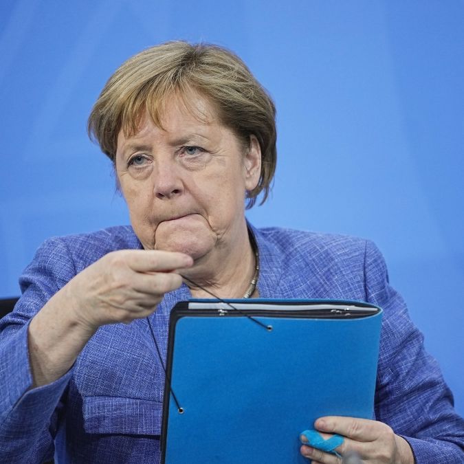 Angela Merkel: Öffentliche Blamage // Porno-Star (27) tot // Trauer um Bestseller-Autorin