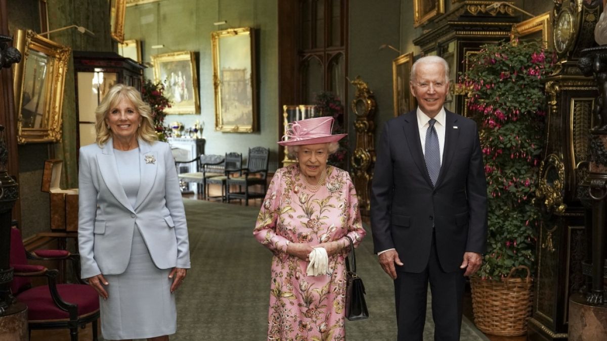 Queen Elizabeth II. sendete beim G7-Gipfel in Cornwall eine geheime Botschaft an Prinz Harry und Meghan Markle. (Foto)