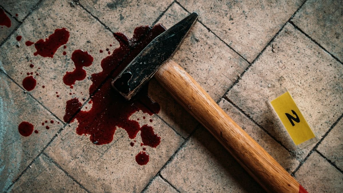 Ein 42-jähriger Familienvater löschte seine gesamte Familie mit einem Hammer aus, bevor er sich selbst das Leben nahm (Symbolbild). (Foto)