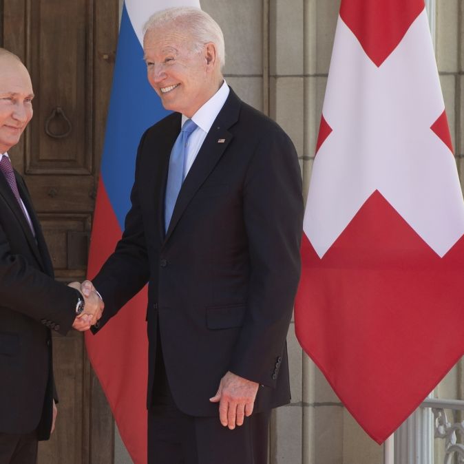 Mit DIESEM Geschenk wickelte der US-Präsident Putin um den Finger