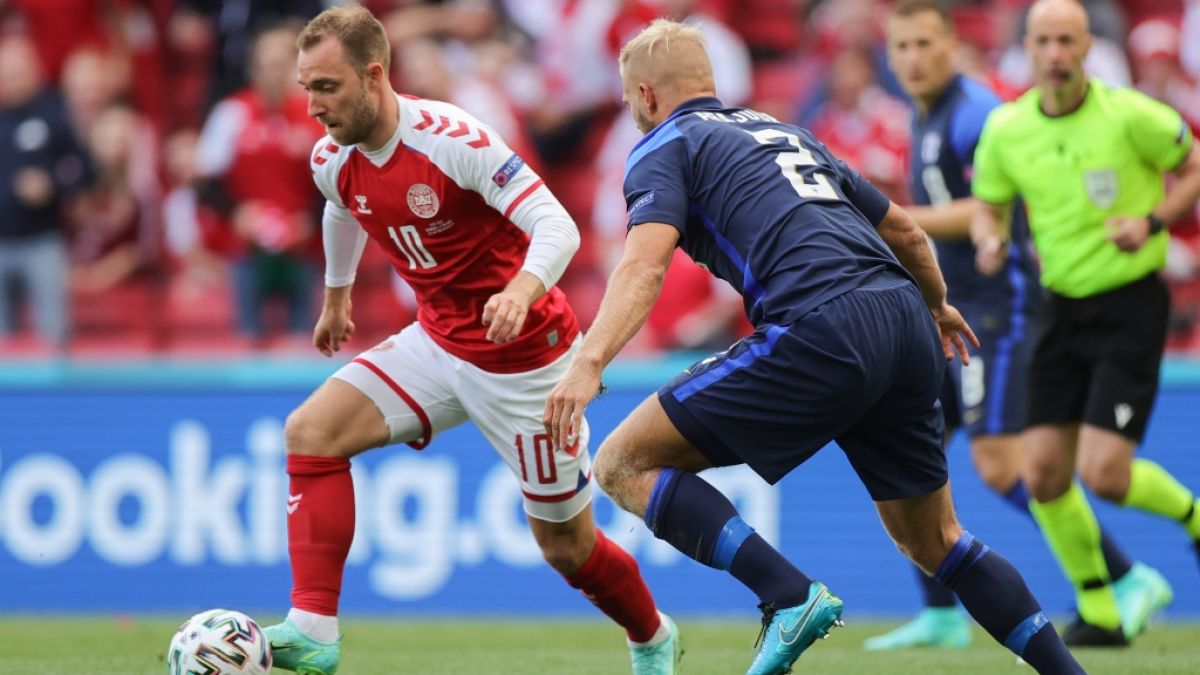 Dänemarks Christian Eriksen in Aktion - der Mittelfeld-Star war im Match gegen Finnland mit einem Herzstillstand kollabiert und musste wiederbelebt werden. (Foto)