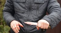 Nach einer Messer-Attacke auf einen Polizisten im englischen Middlesbrough sucht die Polizei fieberhaft nach den Tätern (Symbolbild).