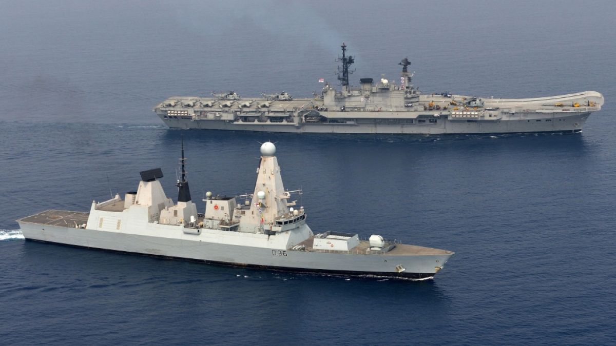 Ein russischer Kampfjet hat im Schwarzen Meer Warnschüsse auf die britische "HMS Defender" abgefeuert. (Foto)