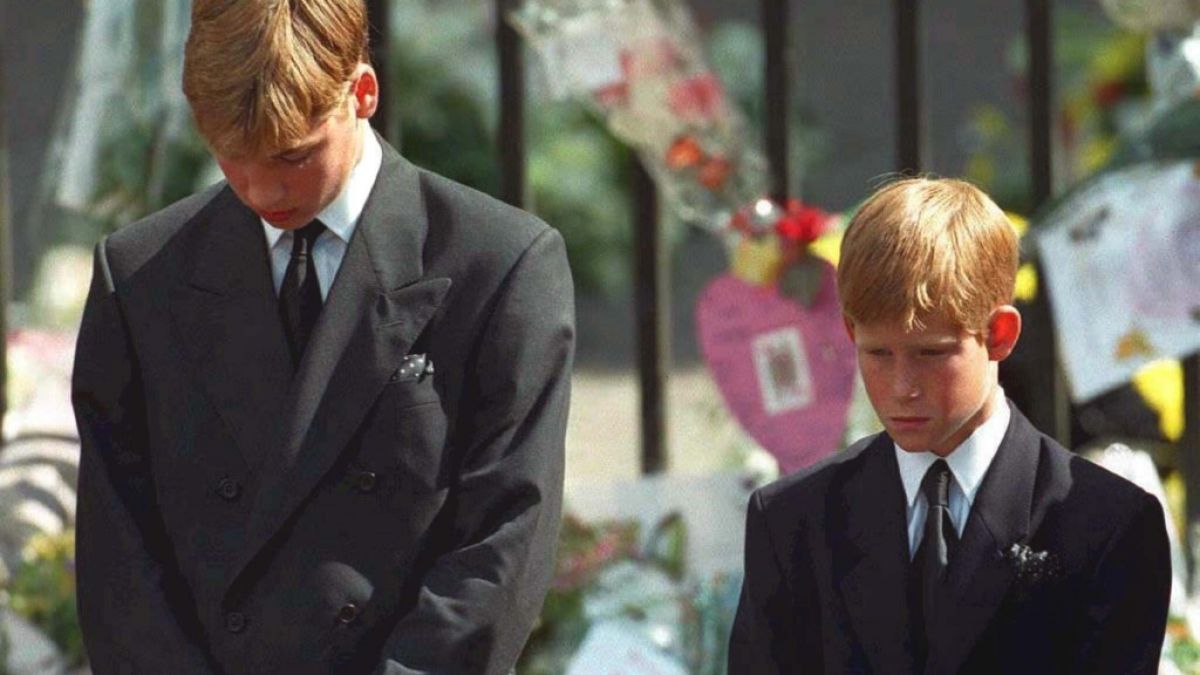 Prinz William und Prinz Harry waren erst 15 und 12 Jahre alt, als sie ihre Mutter Lady Di zu Grabe tragen mussten. (Foto)