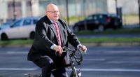 Peter Altmaier fährt gerne mit dem Fahrrad zur Arbeit in den Bundestag.