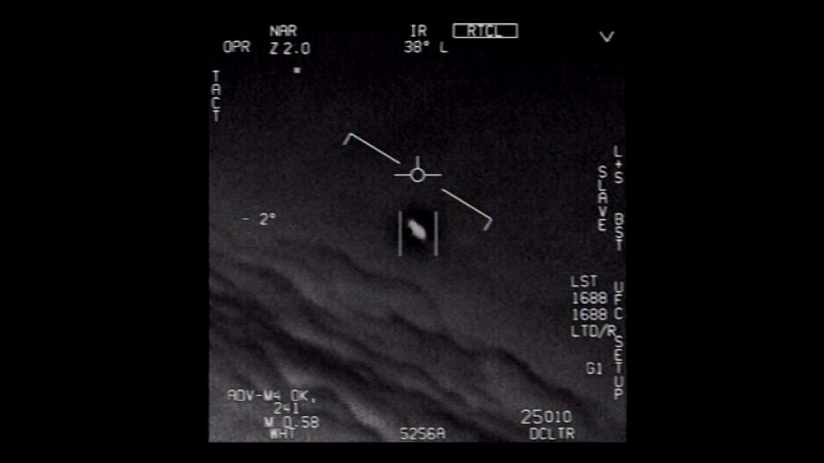 Das Standbild eines vom US-Verteidigungsministerium veröffentlichten Videos zeigt ein Unidentifiziertes Flugobjekt, das von Piloten der US-Marine gesichtet wurde. (Foto)
